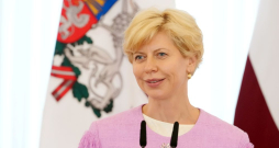 Izglītības un zinātnes ministre Anda Čakša. Izglītības un zinātnes ministre Anda Čakša.