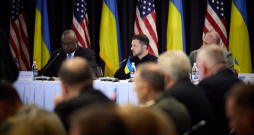 Ukrainas prezidents Zelenskis piedalās Ukrainas kontaktgrupas sanāksmē NATO Ramšteinas gaisa spēku bāzē Vācijā. Ukrainas prezidents Zelenskis piedalās Ukrainas kontaktgrupas sanāksmē NATO Ramšteinas gaisa spēku bāzē Vācijā.