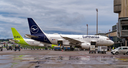 "Air Baltic" un "Lufthansa" lidmašīnas Cīrihes (Šveice) lidostā. "Air Baltic" un "Lufthansa" lidmašīnas Cīrihes (Šveice) lidostā.