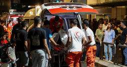 Daudzi peidžeru sprādzienos cietušie nogādāti Beirūtas Amerikāņu universitātes Medicīnas centrā. Daudzi peidžeru sprādzienos cietušie nogādāti Beirūtas Amerikāņu universitātes Medicīnas centrā.