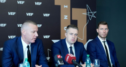 "VEF Rīga" prezidents Gatis Jahovičs (no kreisās), "VEF Rīga" galvenais treneris Mārtiņš Gulbis un "VEF Rīga" kapteinis Dairis Bertāns.