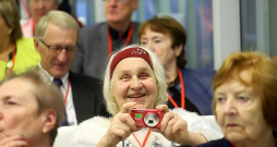 Pēc pasākuma Saeimā politiķi un pensionāri šķīrās labā saskaņā, prātojot, ka veco cilvēku dienas varētu kļūt par jaunu ikgadēju tradīciju parlamenta dzīvē. Pēc pasākuma Saeimā politiķi un pensionāri šķīrās labā saskaņā, prātojot, ka veco cilvēku dienas varētu kļūt par jaunu ikgadēju tradīciju parlamenta dzīvē.