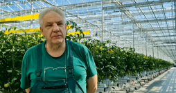 Guntars Strauts, galvenais agronoms: "Getliņos" ir īstenoti vairāki energoefektivitātes projekti. Faktiski visa siltumnīca ir pārgājusi uz LED lampām, tostarp arī dimmējamām LED lampām, kas automātiski seko līdzi saules gaismai. Un, ja varētu pretendēt uz ES atbalstu modernas siltumnīcas būvēšanā, tajā būtu jābūt paredzētai rekuperācijas sistēmai, kas mūsu apstākļos ir īpaši nepieciešama."