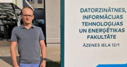 "Baltijas elektroenerģijas bilanci īsumā varētu raksturot ar vārdiem "lētu ģenerācijas jaudu deficīts". Proti, no tehniskā viedokļa Baltijā ir pietiekami daudz elektrostaciju, lai nosegtu pieprasījumu, taču lielākās no tām izmanto dabasgāzi un degslānekli, kuru saražotās elektroenerģijas pašizmaksa neizbēgami ir salīdzinoši dārga, ņemot vērā gan kurināmā, gan oglekļa dioksīda emisiju kvotu cenas," vērtē Rīgas Tehniskās universitātes Industriālās elektronikas, elektrotehnikas un enerģētikas institūta vadošais pētnieks Kārlis Baltputnis.