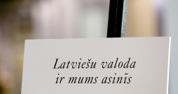 Sākot Valsts valodas dienas tradīciju, Latviešu valodas aģentūra aicināja paust pārdomas un atziņas, turpinot apgalvojumu "Latviešu valoda man ir…". Sākot Valsts valodas dienas tradīciju, Latviešu valodas aģentūra aicināja paust pārdomas un atziņas, turpinot apgalvojumu "Latviešu valoda man ir…".
