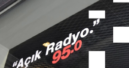 "Açık Radyo". "Açık Radyo".