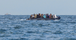 Statistika rāda, ka no 2023. gada jūnija līdz 2024. gada jūnijam Lamanša gumijas laivu migrantu topa augšgalā ir Afganistāna ar 5370, tai seko Irāna ar 3844, Vjetnama ar 3031, Turcija ar 2925, Sīrija ar 2949, Eritreja ar 2817, Irāka – 2508. Britu un albāņu varasiestāžu sadarbības rezultātā, sūtot albāņus atpakaļ, Albānija pārstāvēta vairs tikai ar 755 imigrantiem. Statistika rāda, ka no 2023. gada jūnija līdz 2024. gada jūnijam Lamanša gumijas laivu migrantu topa augšgalā ir Afganistāna ar 5370, tai seko Irāna ar 3844, Vjetnama ar 3031, Turcija ar 2925, Sīrija ar 2949, Eritreja ar 2817, Irāka – 2508. Britu un albāņu varasiestāžu sadarbības rezultātā, sūtot albāņus atpakaļ, Albānija pārstāvēta vairs tikai ar 755 imigrantiem.