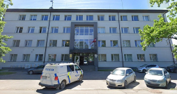 Aizturētais vīrietis pamatīgi demolējis Valsts policijas iecirkņa telpas Bauskā, nodarot valstij zaudējumus par 4575 eiro.