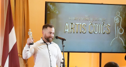 "Ja būs daudz uzņēmīgu cilvēku, tad laukiem būs nākotne!" saka "Sējēja" balvas saņēmējs Artis Čoičs.