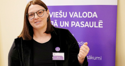 Ieva Mūrniece: "Mēs šajā tūrē gribējām nevis jauniešiem pārmest, bet gan pajautāt, kādēļ viņi runā tieši tā." Ieva Mūrniece: "Mēs šajā tūrē gribējām nevis jauniešiem pārmest, bet gan pajautāt, kādēļ viņi runā tieši tā."