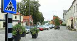 Īstenojot projektu, labiekārtota Baznīcas laukuma teritorija, kas veicina uzņēmējdarbības vidi – uzlabota transporta infrastruktūra, palielināts stāvvietu skaits. Īstenojot projektu, labiekārtota Baznīcas laukuma teritorija, kas veicina uzņēmējdarbības vidi – uzlabota transporta infrastruktūra, palielināts stāvvietu skaits.