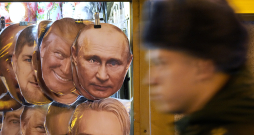 Krievu karavīrs. Tramps. Putins. Krievu karavīrs. Tramps. Putins.