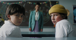 Kadrs no Martas Seleckas un Andras Doršs piedzīvojumu filmas bērniem "Bum!".