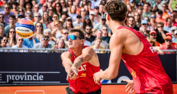 Mārtiņš Pļaviņš (no kreisās) 39 gados ir ar milzu motivāciju turpināt sportista karjeru, jo turas gan veselība, gan kopā ar 20 gadus jaunāko Kristiānu Fokerotu ir teicami rezultāti.
