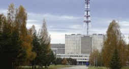 Pilsēta savulaik veidojusies kā vieta, kur pārsvarā dzīvoja Ignalinas atomelektrostacijas apkalpojošais personāls. Šobrīd AES slēgta, tomēr tajā joprojām strādā pusotrs tūkstotis ļaužu, kuri izjauc iekārtas, kā arī gādā par radioaktīvo atkritumu drošu noglabāšanu. Pilsēta savulaik veidojusies kā vieta, kur pārsvarā dzīvoja Ignalinas atomelektrostacijas apkalpojošais personāls. Šobrīd AES slēgta, tomēr tajā joprojām strādā pusotrs tūkstotis ļaužu, kuri izjauc iekārtas, kā arī gādā par radioaktīvo atkritumu drošu noglabāšanu.