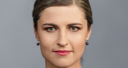 Marta Spārniņa stīgu kvarteta "Sponte" sastāvā ir īstajā vietā un vislabākajā kvalitātē. Marta Spārniņa stīgu kvarteta "Sponte" sastāvā ir īstajā vietā un vislabākajā kvalitātē.