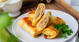 Ar gaļu pildītas pankūkas. Ar gaļu pildītas pankūkas.