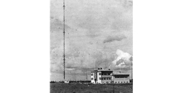 Kuldīgas radiostacija ar torni 20. gs. 30. gadu beigās.