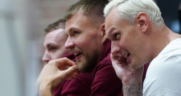 Latvijas vīriešu basketbola valstsvienības spēlētāji Kristaps Porziņģis (centrā) un Jānis Timma pārbaudes spēlē basketbolā vīriešiem, kurā tiekas Latvijas un Zviedrijas vīriešu basketbola izlases.