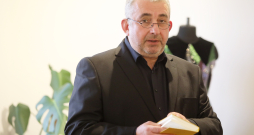 Aktieris Gundars Āboliņš.