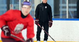 Latvijas U-20 hokeja valstsvienības galvenais treneris Artis Ābols. Latvijas U-20 hokeja valstsvienības galvenais treneris Artis Ābols.