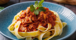 Tagliatelle ar maltas gaļas mērci. Tagliatelle ar maltas gaļas mērci.