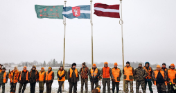 Rīta ierindā zem karogiem. Mednieces no Latvijas, Lietuvas un Ukrainas. Rīta ierindā zem karogiem. Mednieces no Latvijas, Lietuvas un Ukrainas.