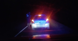 Ārvalstnieks saņēmis sodu par auto stūrēšanu bez vadītāja apliecības un tālāk bijis spiests doties kājām. Ārvalstnieks saņēmis sodu par auto stūrēšanu bez vadītāja apliecības un tālāk bijis spiests doties kājām.