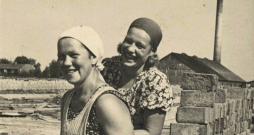 Kalnciema muzejā uzskata, ka arī senas fotogrāfijas var kalpot kā izziņas materiāls. Kalnciema muzejā uzskata, ka arī senas fotogrāfijas var kalpot kā izziņas materiāls.