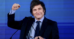 Argentīnas prezidents Havjers Milejs pagājušā gada decembrī vizītē Itālijā, Romā, apmeklēja arī Itālijas labējās partijas "Fratelli d'Italia" sanāksmi.

