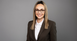 Dita Mirbaha: "Mēs mērķtiecīgi paplašinām saskarsmes punktus, lai iedzīvotājiem būtu vēl sasniedzamāki." Dita Mirbaha: "Mēs mērķtiecīgi paplašinām saskarsmes punktus, lai iedzīvotājiem būtu vēl sasniedzamāki."