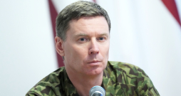 Nacionālo bruņoto spēku komandieris ģenerālmajors Kaspars Pudāns piedalās preses konferencē, kurā informē par aizsardzības nozares aktualitātēm. Nacionālo bruņoto spēku komandieris ģenerālmajors Kaspars Pudāns piedalās preses konferencē, kurā informē par aizsardzības nozares aktualitātēm.