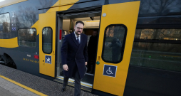 Satiksmes ministrs Kaspars Briškens piedalās jaunizbūvētās dzelzceļa stacijas "Dauderi" atklāšanas pasākumā. Satiksmes ministrs Kaspars Briškens piedalās jaunizbūvētās dzelzceļa stacijas "Dauderi" atklāšanas pasākumā.