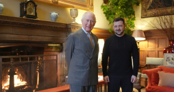 Volodimirs Zelenskis tiekas ar Lielbritānijas karali Čārlzu III. 