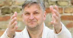 Ints Teterovskis: "Dziesmu svētku biedrība uzskata – lai skola iegūtu akreditāciju, atbilstoši pieprasījumam būtu jānodrošina iespēja visās vecuma grupās darboties koriem."