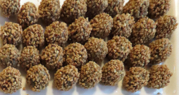 Ar sieru pildītas kartupeļu un kaņepju kroketes Ar sieru pildītas kartupeļu un kaņepju kroketes