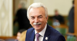 Saeimas Pilsonības, migrācijas un sabiedrības saliedētības komisijas vadītājs Gunārs Kūtris. Saeimas Pilsonības, migrācijas un sabiedrības saliedētības komisijas vadītājs Gunārs Kūtris.