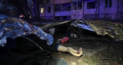 Krievu ballistiskā raķete Krivijrihā nogalina 18 cilvēkus.