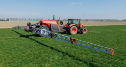 'Kubota' smidzinātājs. 'Kubota' smidzinātājs.