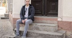 "Neviens vairs nevar būt drošs doties uz ASV kā tūrists," saka vācietis Lukass Zīlafs, kurš divas nedēļas pavadīja imigrācijas cietumā. "Neviens vairs nevar būt drošs doties uz ASV kā tūrists," saka vācietis Lukass Zīlafs, kurš divas nedēļas pavadīja imigrācijas cietumā.