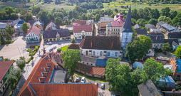 Tukumā jūlija vidū atkal tiks svinēti Rožu svētki. Tukumā jūlija vidū atkal tiks svinēti Rožu svētki.