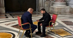 Zelenskis Svētā Pētera bazilikā sarunājas ar Trampu īsi pirms pāvesta Franciska bēru ceremonijas. Zelenskis Svētā Pētera bazilikā sarunājas ar Trampu īsi pirms pāvesta Franciska bēru ceremonijas.