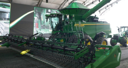 'John Deere Space 7' kombains. 'John Deere Space 7' kombains.