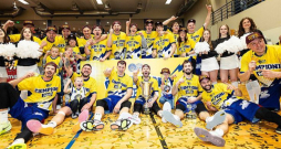 "Jelgavas" basketbolisti trešo reizi pēdējo četru gadu laikā priecājas par otrās līgas titulu. "Jelgavas" basketbolisti trešo reizi pēdējo četru gadu laikā priecājas par otrās līgas titulu.