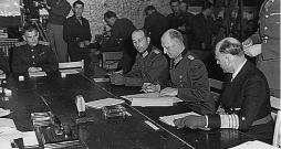 Kapitulācijas parakstīšana Reimsā. Kapitulācijas parakstīšana Reimsā.