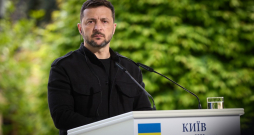 Zelenskis paziņoja, ka pagaidām vēl neesot galīgi izlēmis par aizsardzības ministra amata kandidātu.