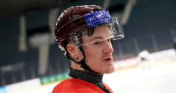 Latvijas hokeja izlases spēlētājs Kristaps Zīle treniņā.