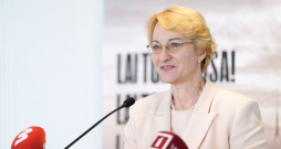 Izglītības un zinātnes ministre Dace Melbārde. Izglītības un zinātnes ministre Dace Melbārde.