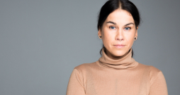 Ekonomikas un kultūras augstskolas lektore, māksliniece Emma Sofia. Ekonomikas un kultūras augstskolas lektore, māksliniece Emma Sofia.