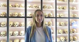 Arta Grabčika: "Neviens no mums nevar cerēt, ka sirmā vecumā izskatīsimies un būsim tādi kā jaunībā, bet jebkurš no mums var censties, lai ķermenis būtu pēc iespējas labākā stāvoklī." Arta Grabčika: "Neviens no mums nevar cerēt, ka sirmā vecumā izskatīsimies un būsim tādi kā jaunībā, bet jebkurš no mums var censties, lai ķermenis būtu pēc iespējas labākā stāvoklī."